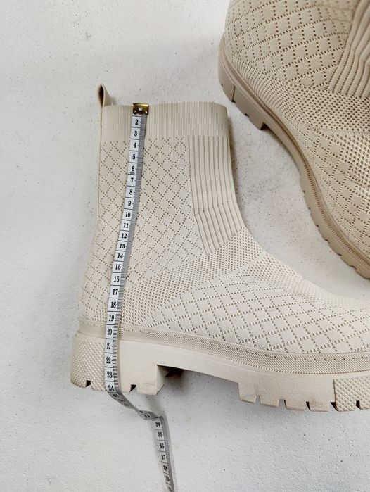 Modne kremowe skarpetkowe wsuwane botki na grubej podeszwie rozm 40 41