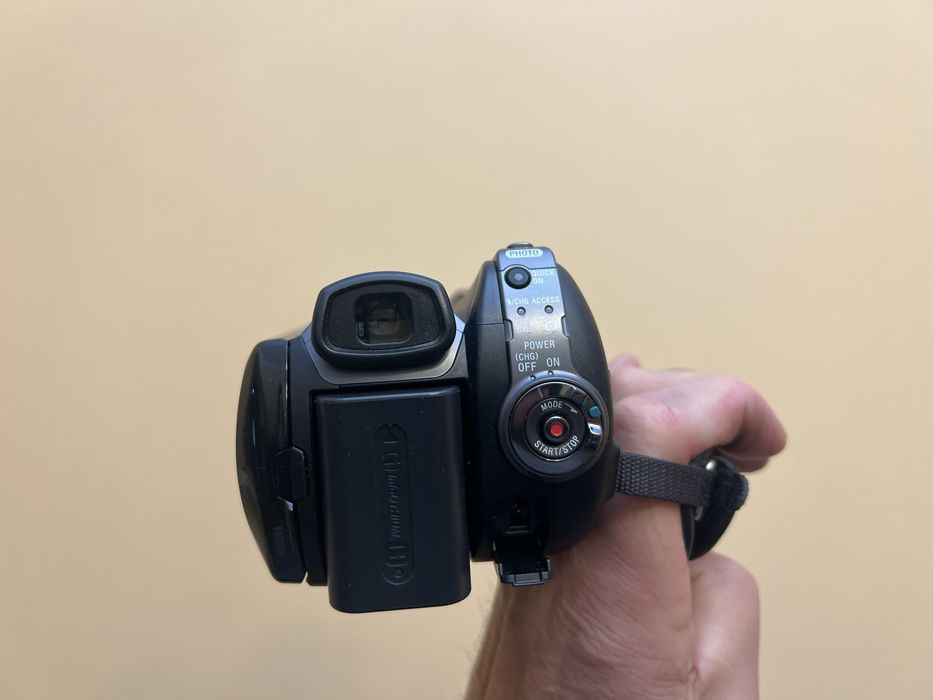Відеокамера цифрова SONY  HDR-SR11 E, 10.2 мегапіксель