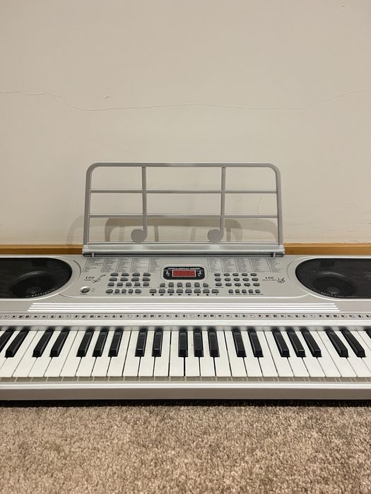 Piano de 61 teclas novo