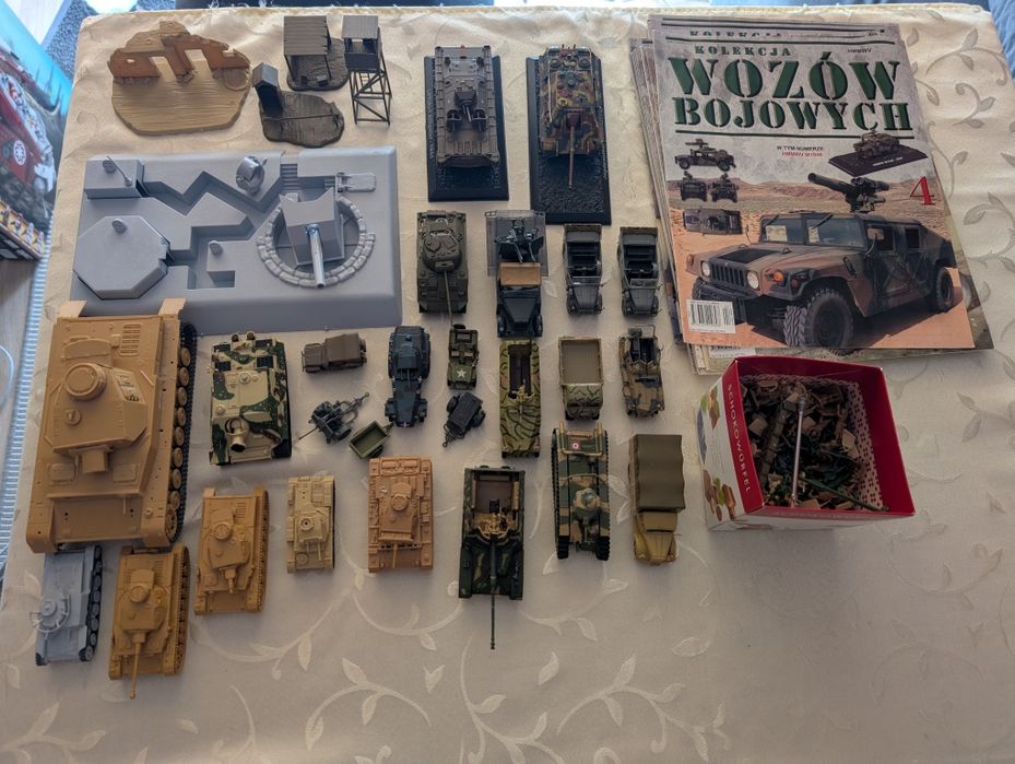 Kolekcja wozów bojowych oraz inne modele