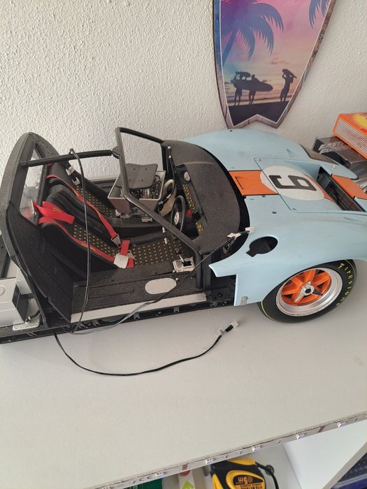 Vendo miniatura de  ford gt40
