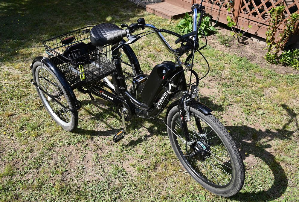 Rower trójkolowy z napędem elektrycznym