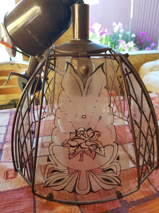 Продам люстры потолочные