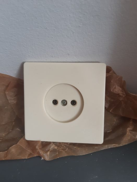 Nowe gniazdka prosto z PRL