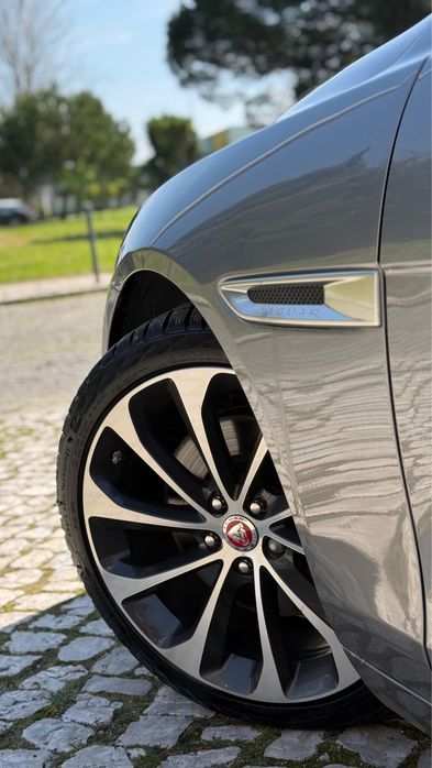 Jaguar XE 2.0 D R-Dynamic S