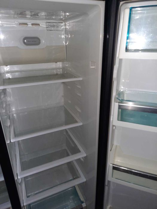 Продам недорого Холодильник з морозильною камерою Bosch Side by Side