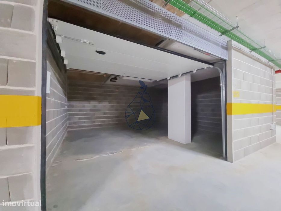 Garagens Box à Venda em Portimão — de 16 m² a 28 m², entre a estação d