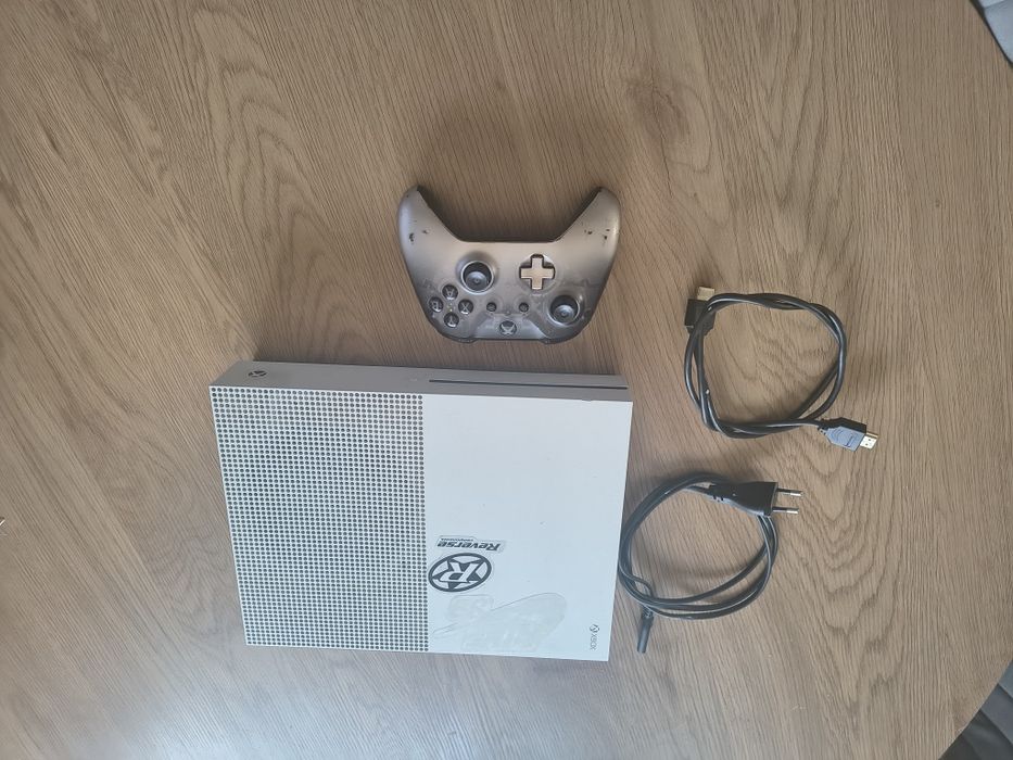 Xbox ONE S  1 T.