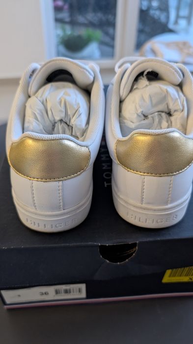 Tony Hilfiger snieakers