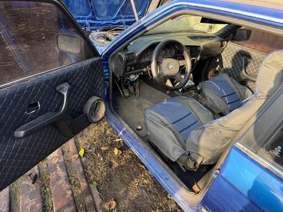 Продам БМВ Е30)))