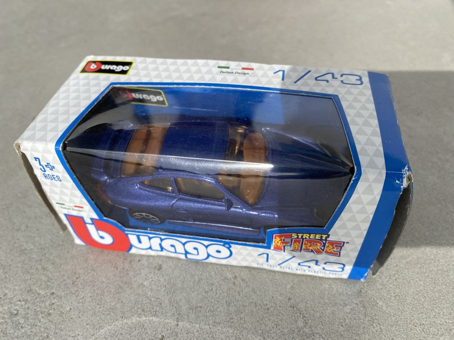 Porshe novo da burago em caixa
