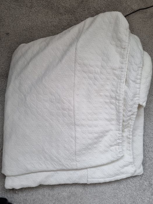 Наматрасник стеганный двухспальный с бортом