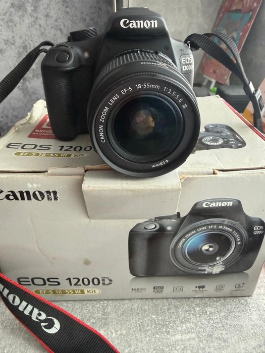 Продам Canon EOS-1200D