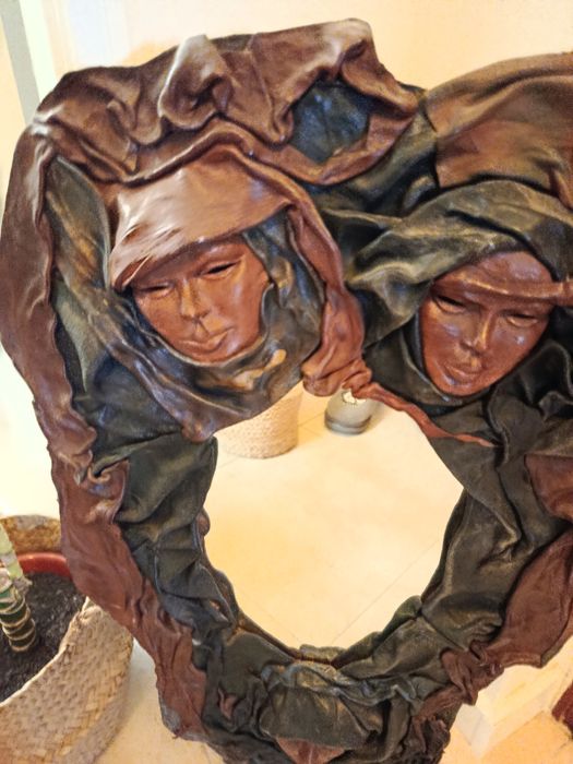 Espelho em pele para uma decoração original