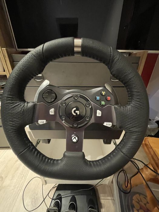 Sprzedam kierownicę do gier Logitech G920 Driving Force wraz z pedałami.