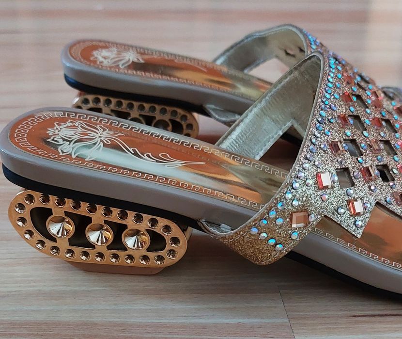 Nowe damskie klapki rozmiar 37