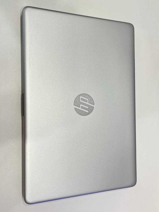 HP 15-dw3058cl Intel i5-1135G7 8 GB RAM 256 GB intel iris xe graphics