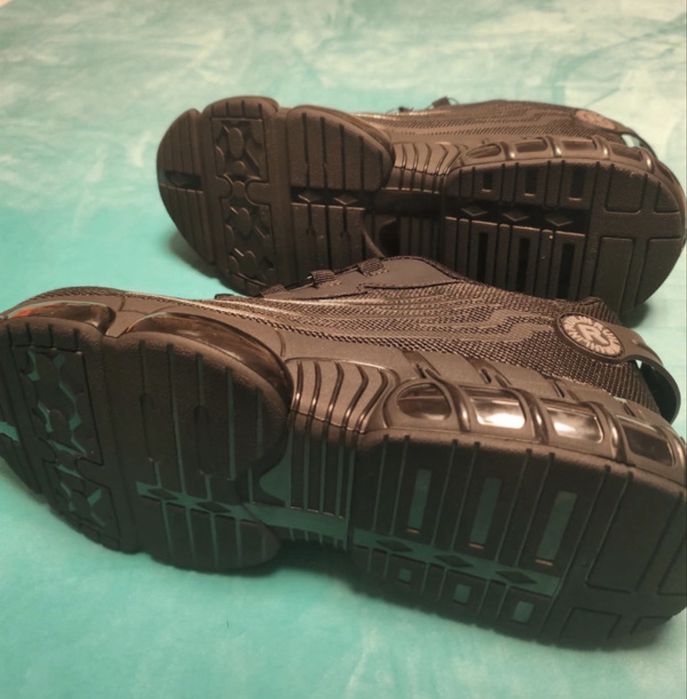 Sapatilhas de segurança novas