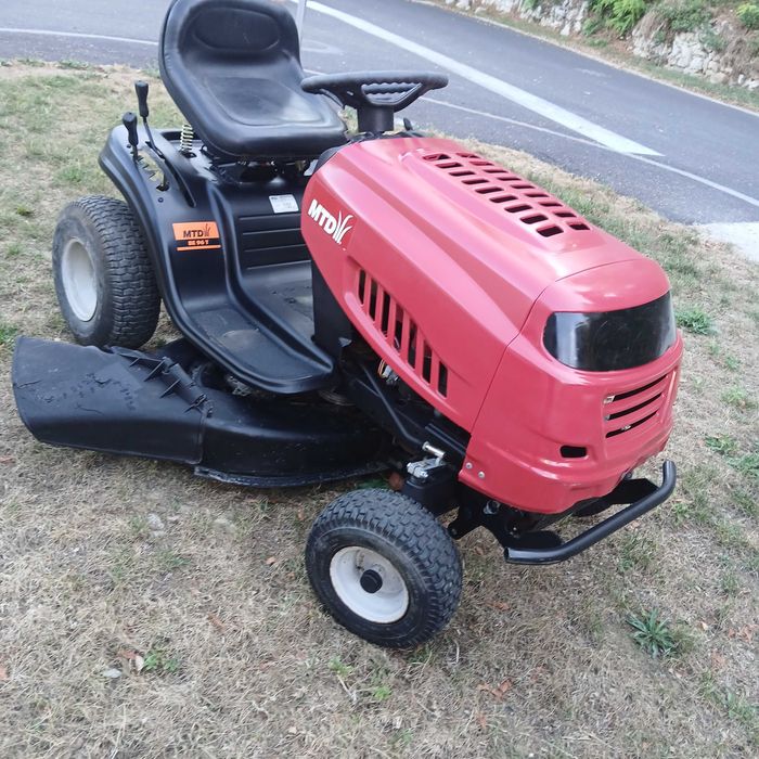 Tractor corta relva