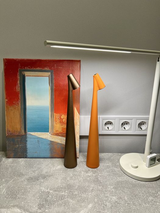 Стильный настольный светильник лампа, акуммуляторный