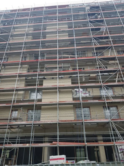 Wynajem rusztowań elewacyjnych