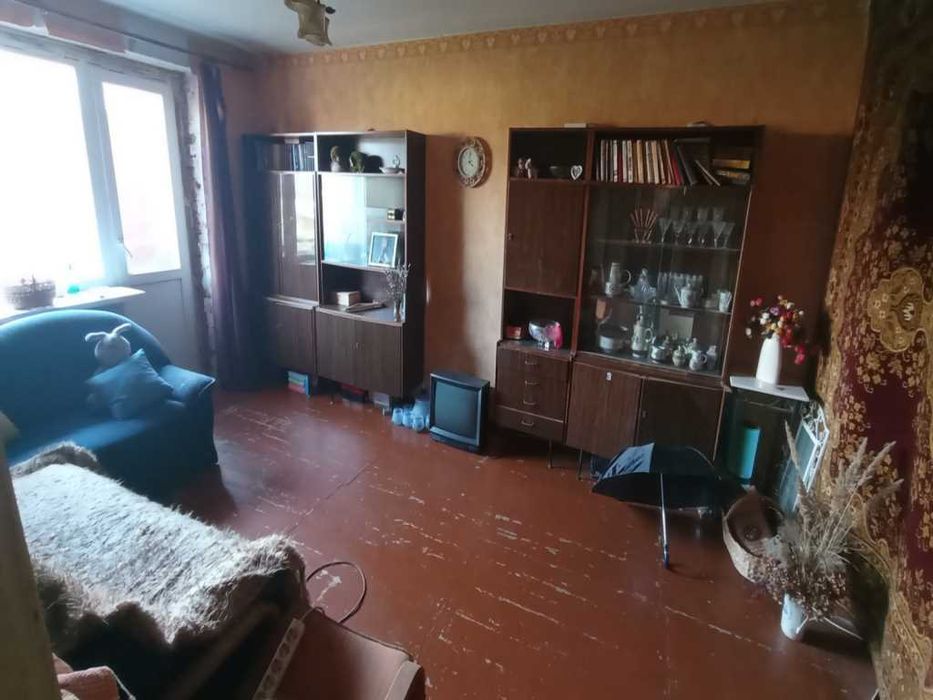 Продаж трикімнатної квартири. Поділ. Чешка.