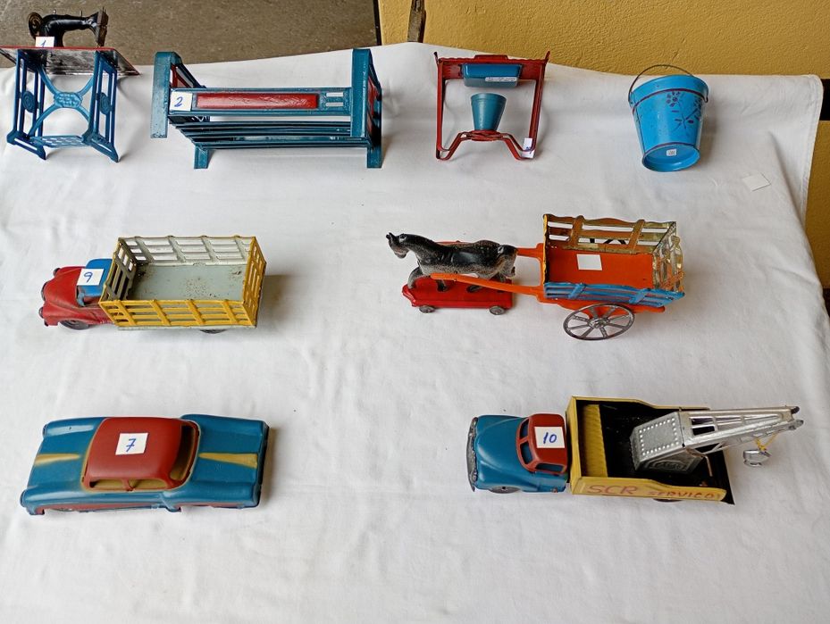 Brinquedos em folha flandres (A.M.L.)