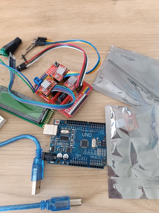 arduino uno, + shield + gratisy