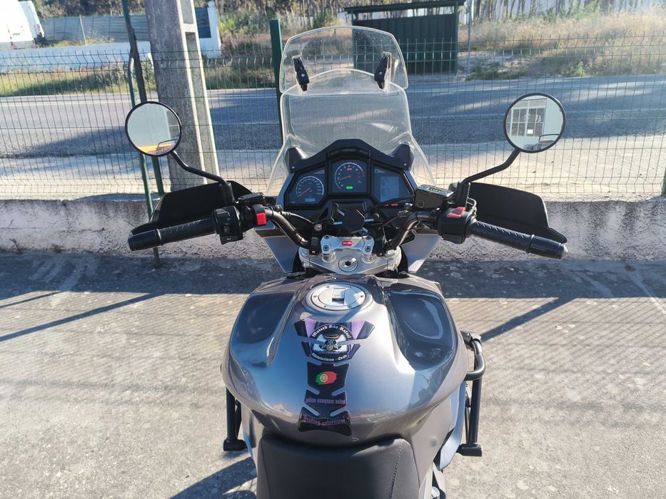 Moto Aprilia caponord