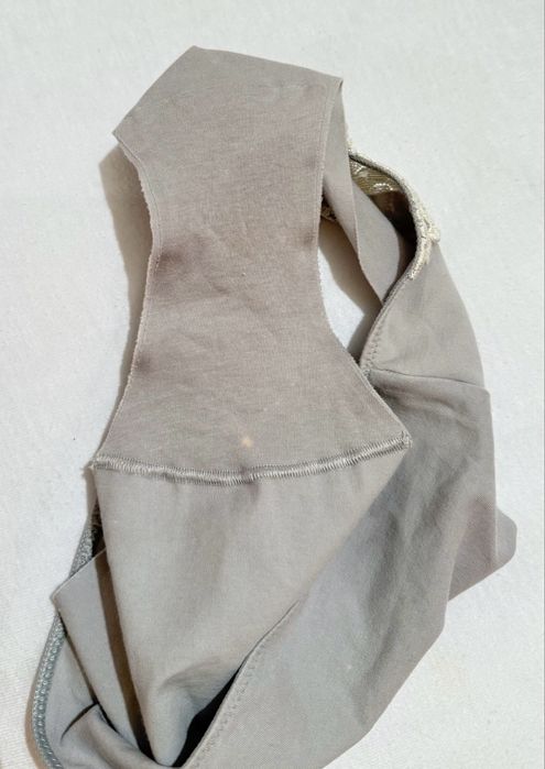 Szare majtki bawełniane bezszwofigi z białą koronką supima Cotton S/36