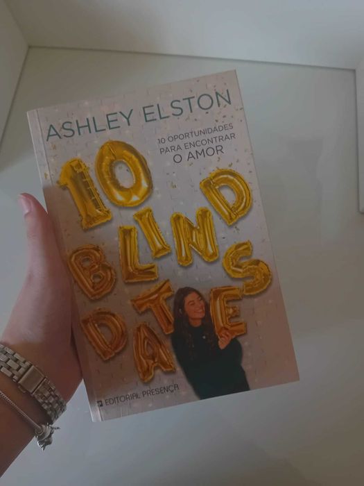"10 Blind Dates: 10 oportunidades para encontrar o amor" Ashley Elston
