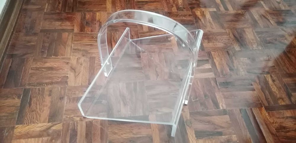 Pousa Revistas em acrílico transparente