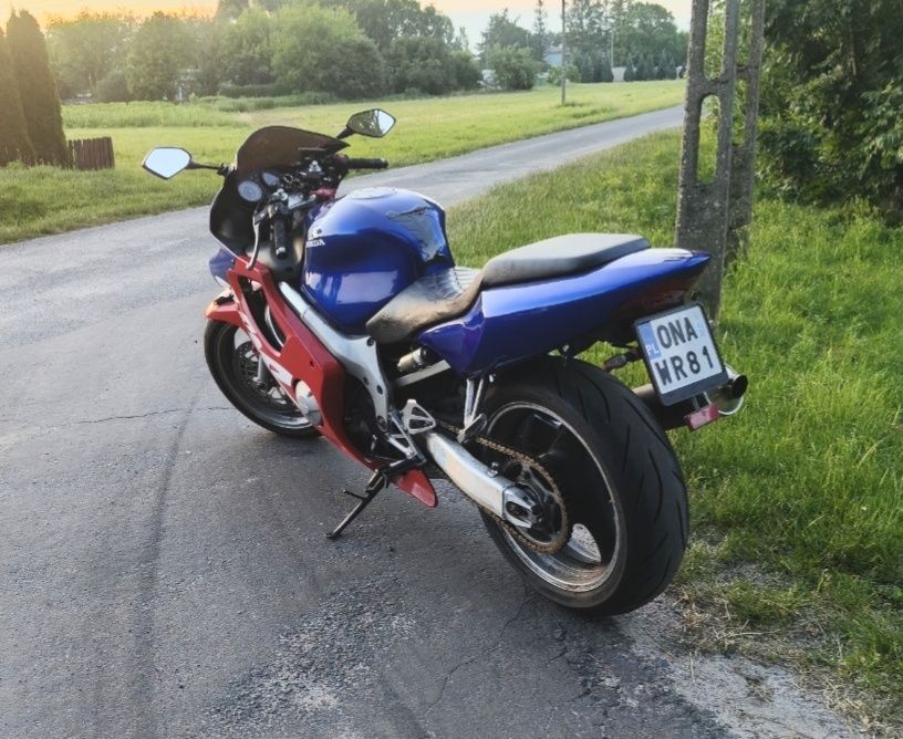 Honda  CBR 600 F4 - 2000 rok- po serwisie, gotowy do jazdy.