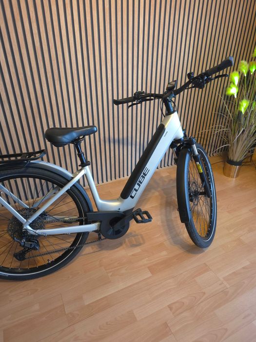 Rower elektryczny Cube Touring Hybrid Pro