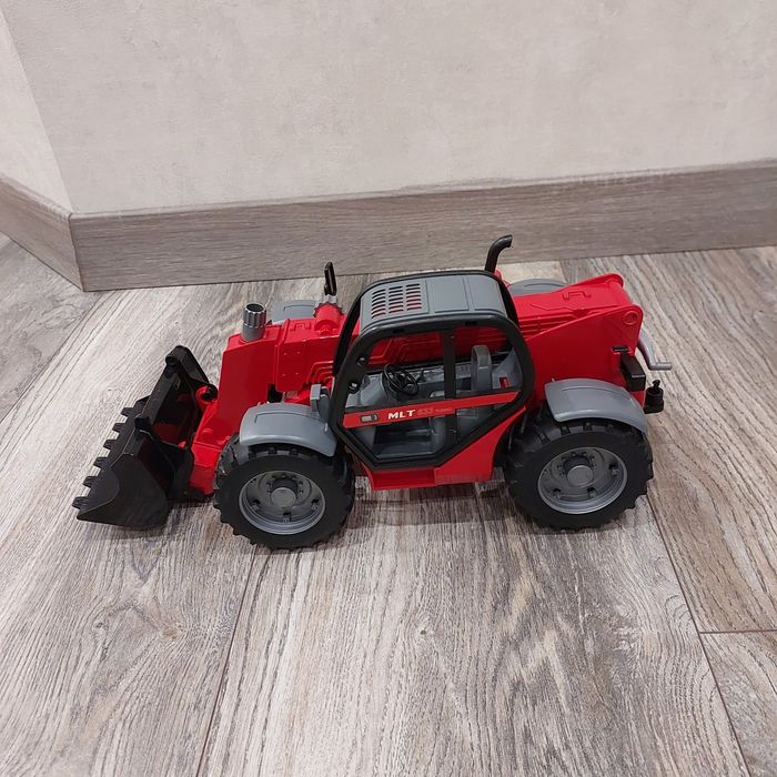 Bruder трактор гарної якості