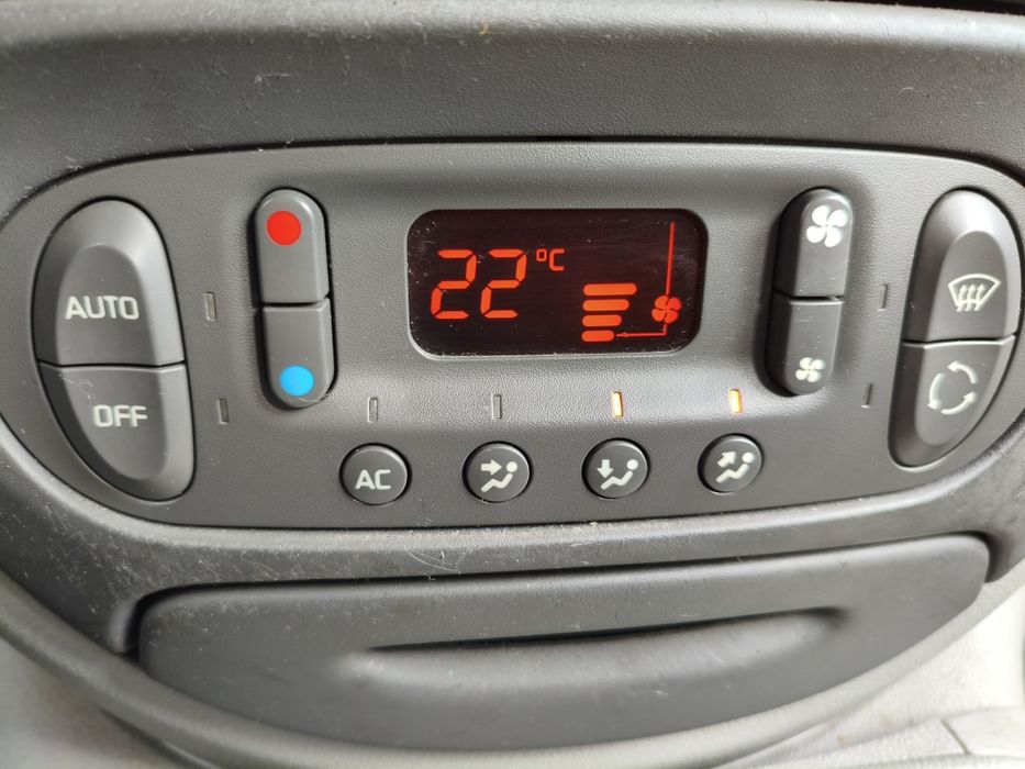 Vende -se Renault Megane Scenic Fase II Conquest