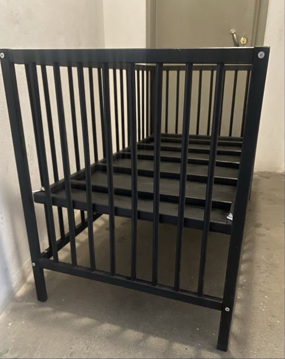 Berço de madeira IKEA