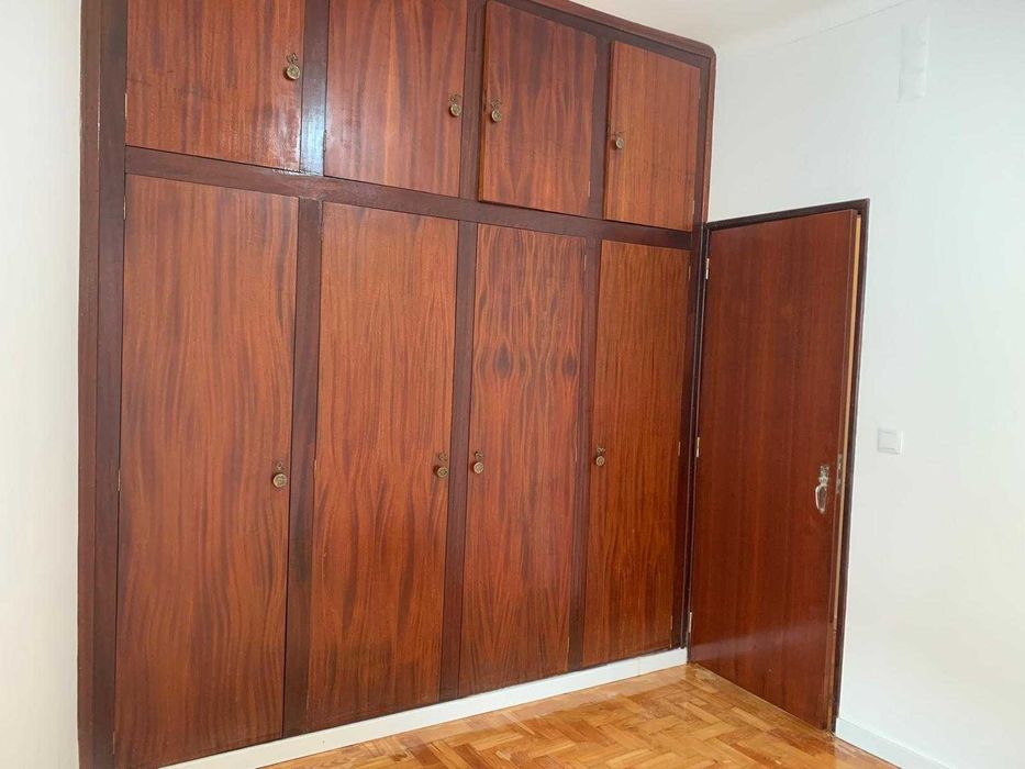 Apartamento T3 + 2, renovado recentemente, com box e arrecadação