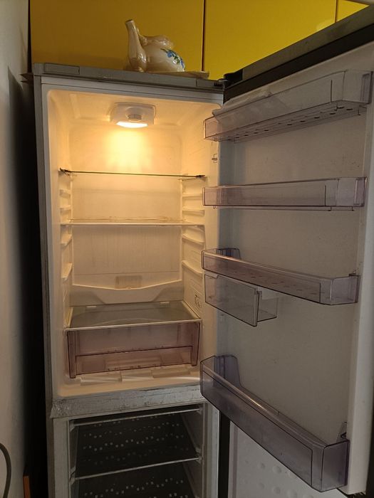 Холодильник Beko після виключення  світла не запускається.