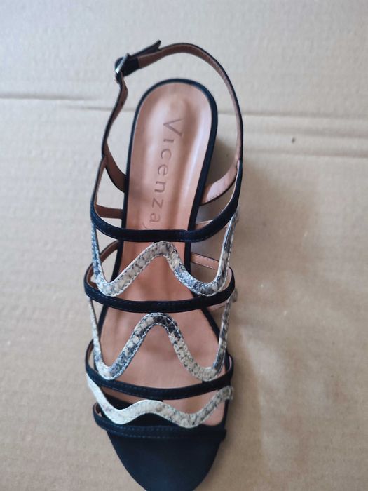 Sandálias de saldo médio novas a estrear - Marca Vicenza