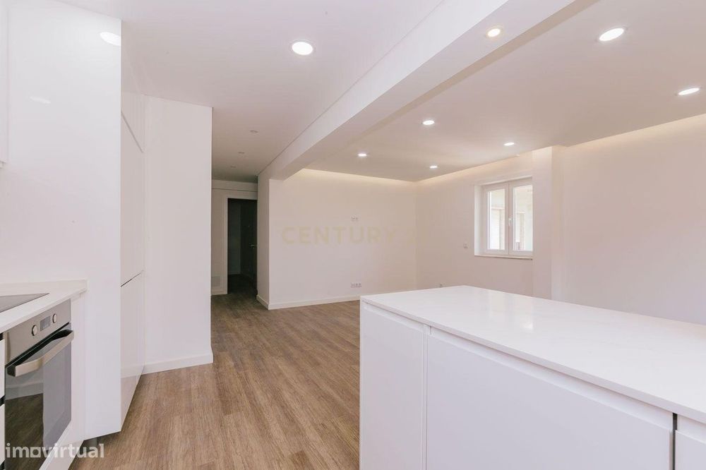 Apartamento T2 novo em Sacavém