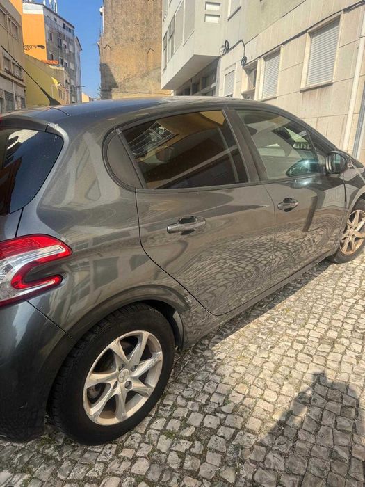 Peugeot 208 — fotografia 4