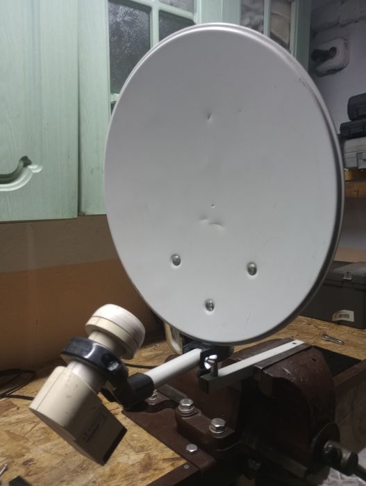 Samochodowa antena satelitarna przenośna