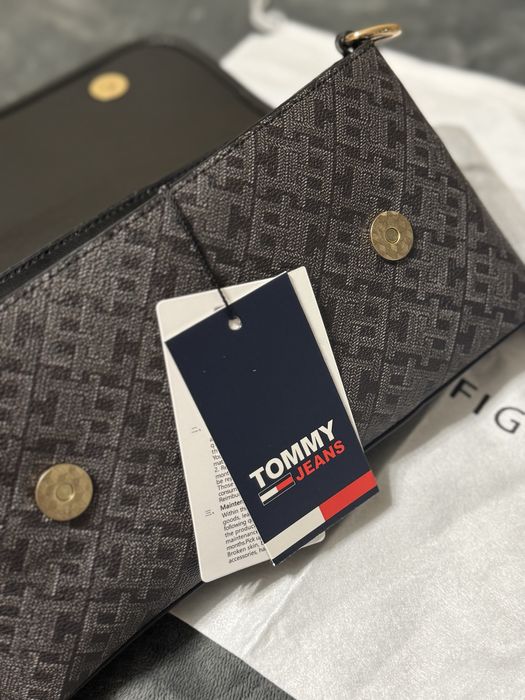 Сумка Tommy Hilfiger Monogram Clasp оригінал