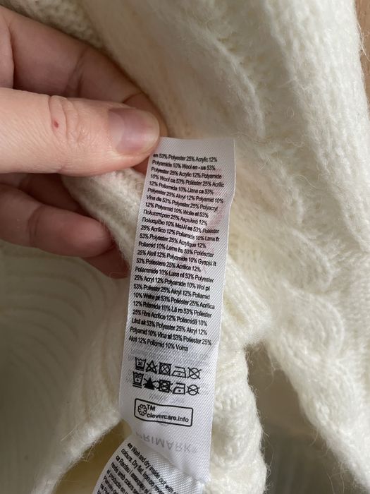 Светр білий зимовий