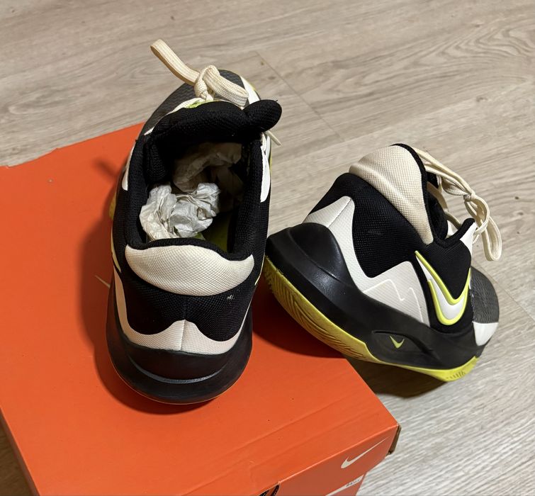 Tenis Nike praticamento novos