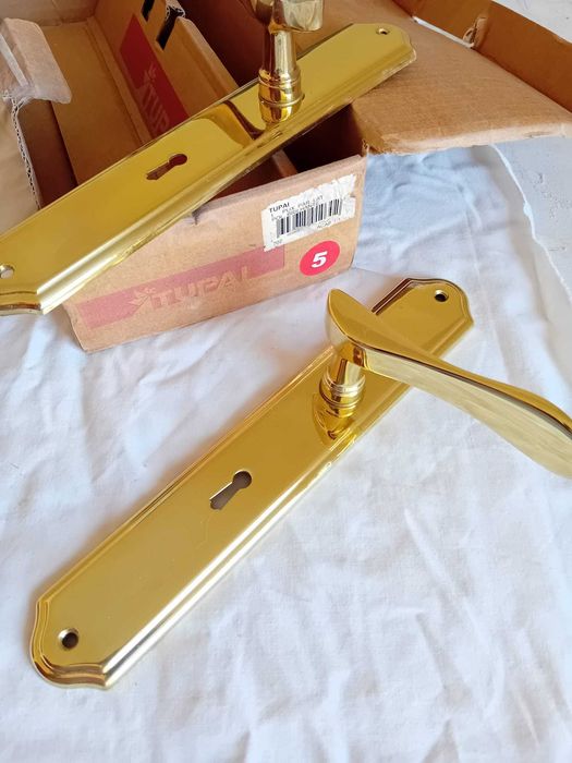 Puxador de porta  TUPAI latão polido