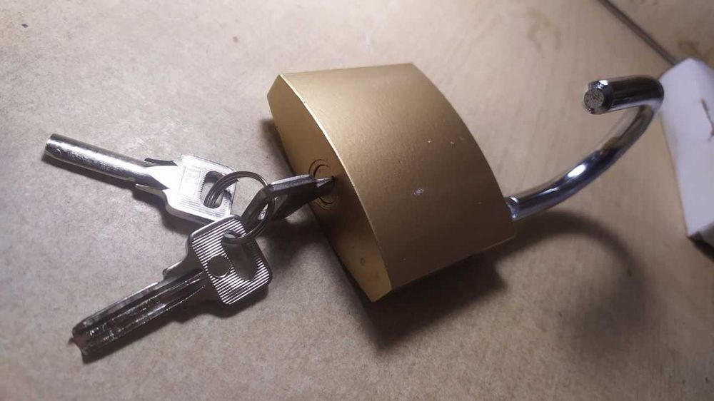 Продам или поменяю хороший импортный замок HARDENED с каленой дужкой