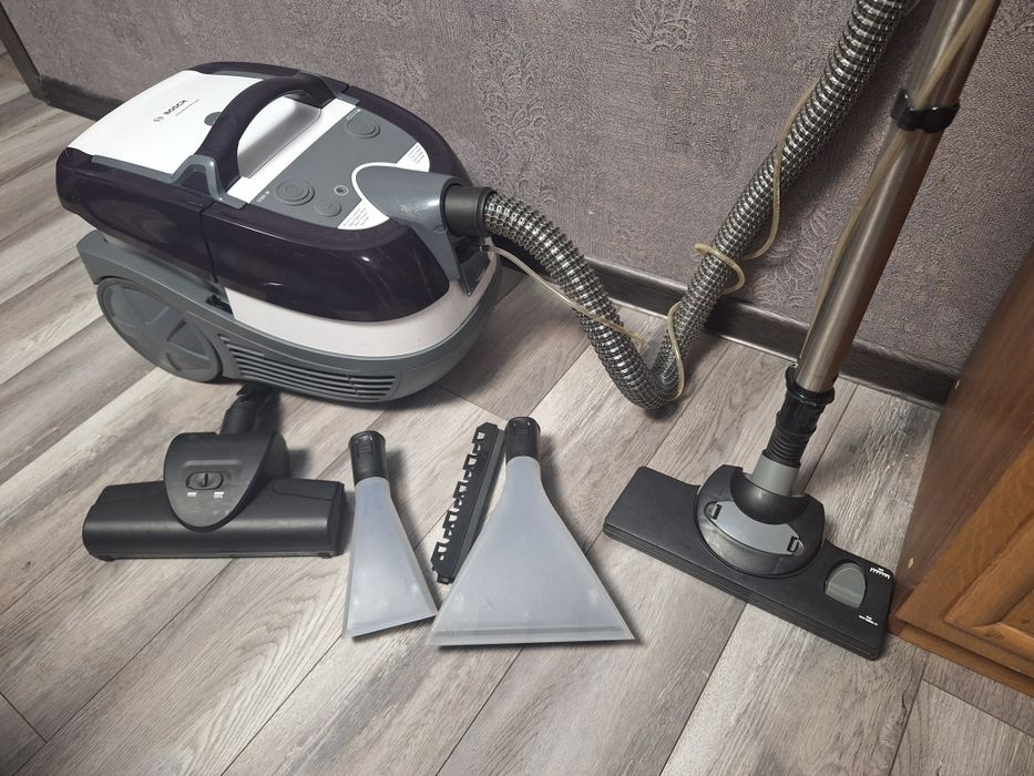 Пилосос миючий з аквафільтром Bosch