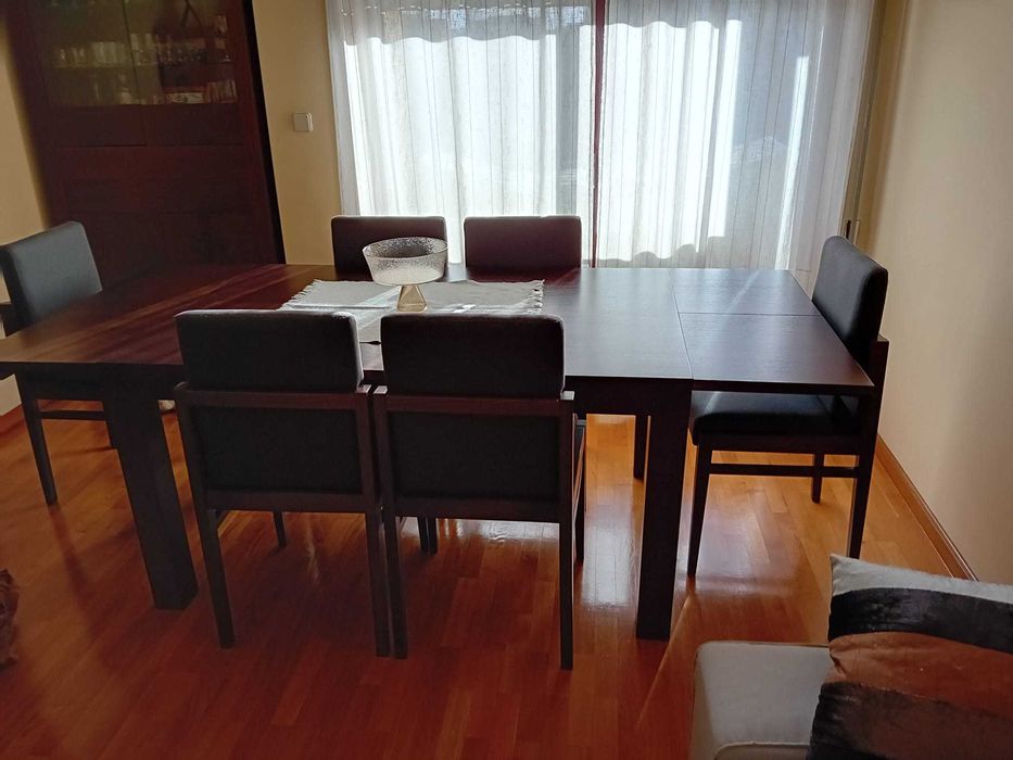 Mesa de Sala e Seis Cadeiras